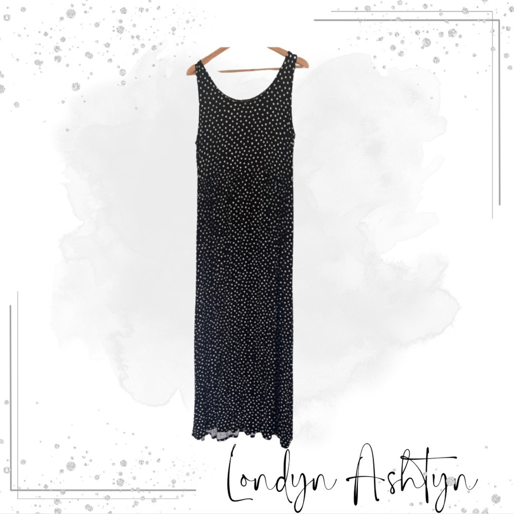 BLACK AND WHITE SLEEVELESS MAXI DRESS SIZE XL